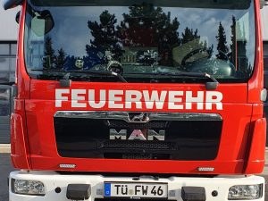 Feuerwehrfahrzeug von vorn