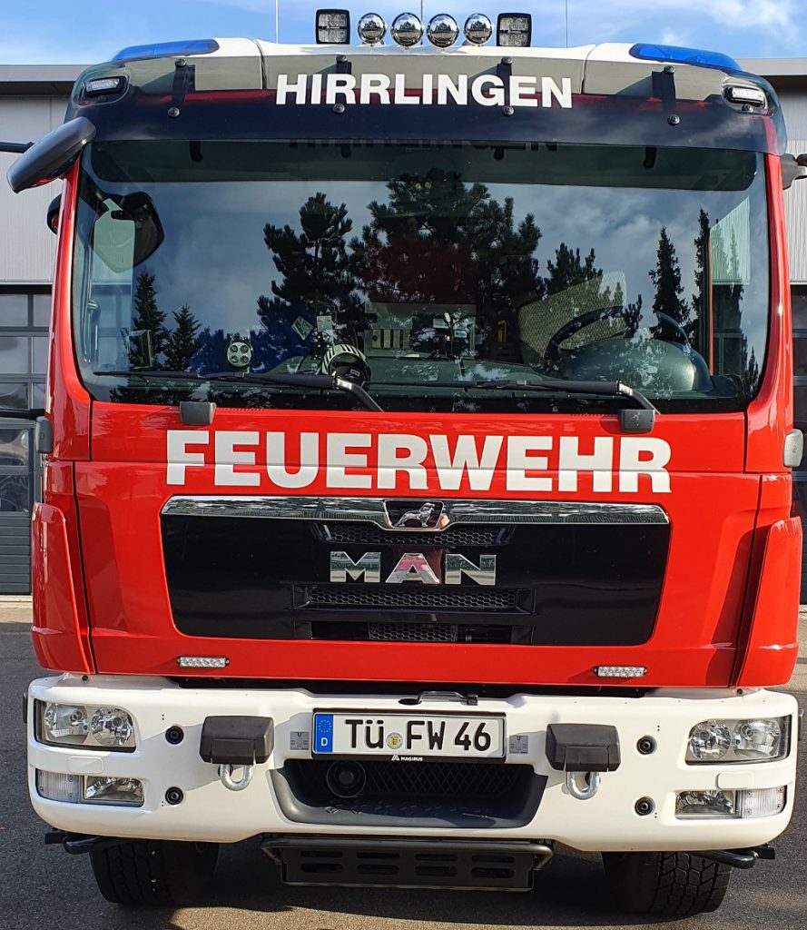 Feuerwehrfahrzeug von vorn